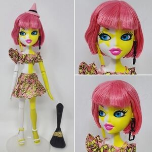 MGA Bratz Bratzillaz Glam Gets Wicked Switch-A-Witch Yellow Pink Clown Doll